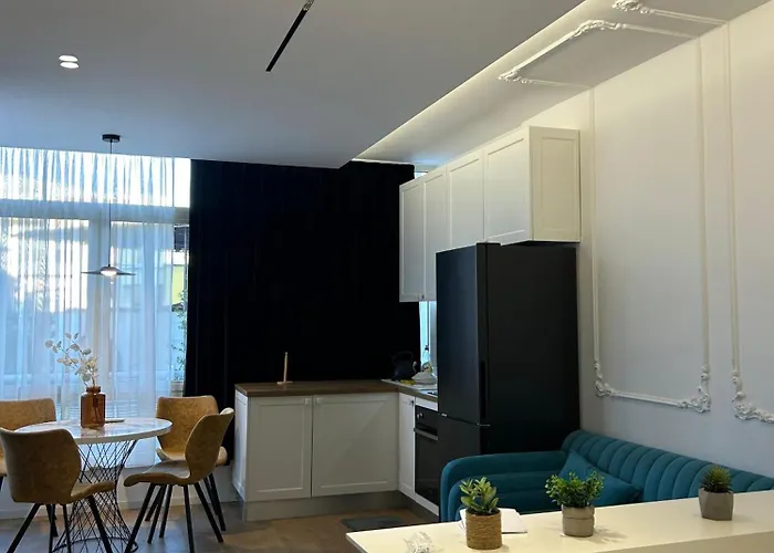 Maison Komuna * Tirana