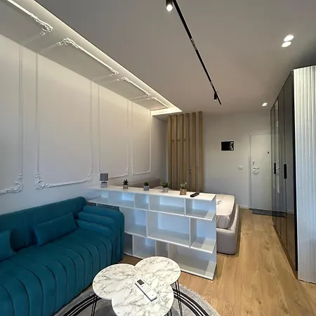 Maison Komuna Apartment *